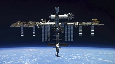 La Station spatiale internationale photographiée par l'équipage d'un vaisseau spatial russe Soyouz MS-19 après son désamarrage de la station.