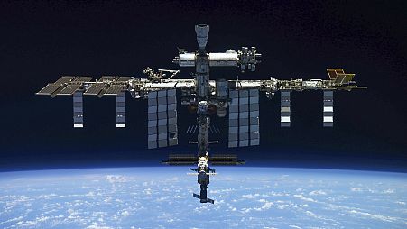 Aufnahme der Internationalen Raumstation durch die Besatzung eines russischen Raumschiffs Sojus MS-19 nach dem Abdocken von der Station.