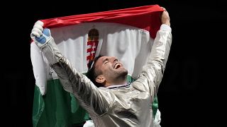 Szilágyi Áron a harmadik olimpiai bajnoki címét ünnepli Tokióban