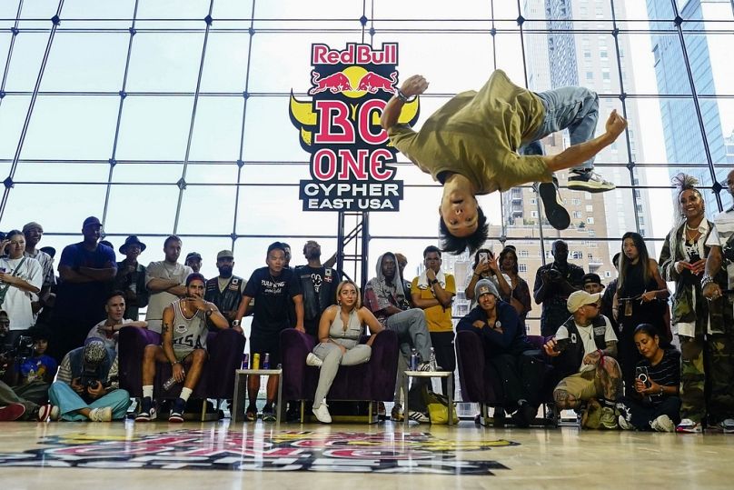 Hyun Joon Kim, conocido como B-Boy "H," compite durante la Red Bull BC One el 12 agosto 2023, e Nueva York