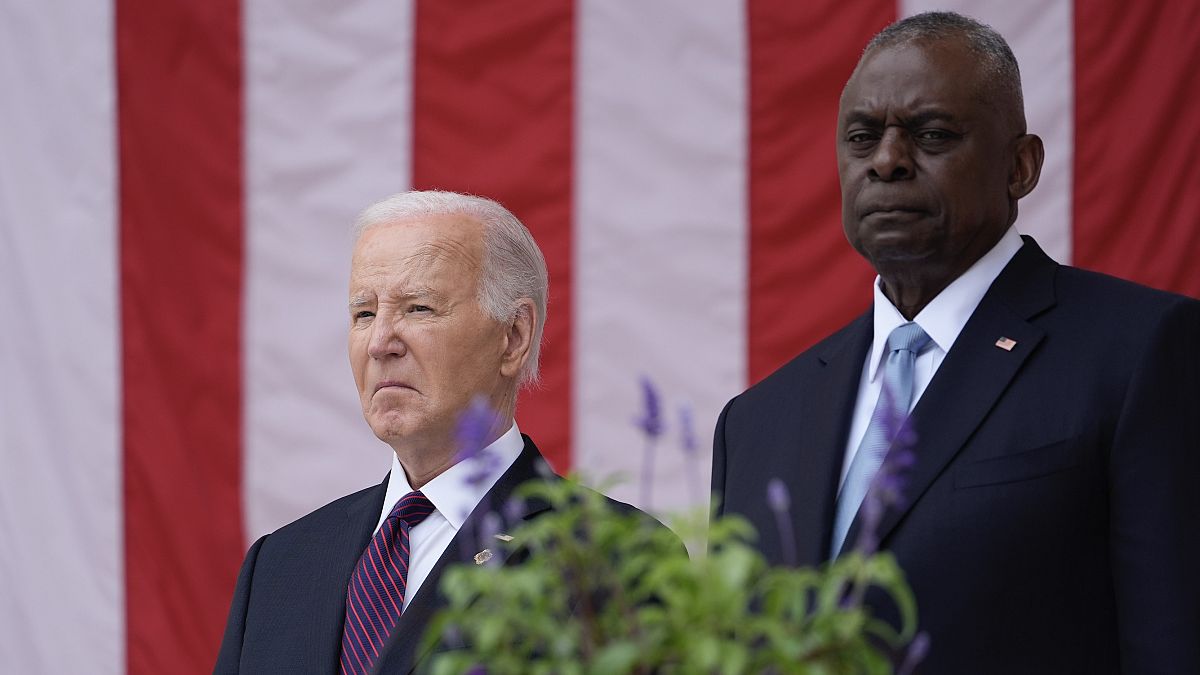 ABD Başkanı Joe Biden ve Savunma Bakanı Lloyd Austin, 27 Mayıs 2024 Pazartesi günü Arlington, Virginia'daki 156. Ulusal Anma Günü Kutlaması esnasında görüntüleniyor.