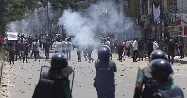 Bangladesh security forces fire at protesters demanding government ...