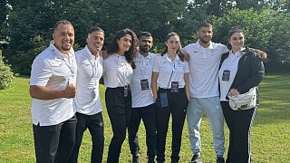 Alcuni degli atleti della squadra olimpica dei rifugiati arrivati a Parigi