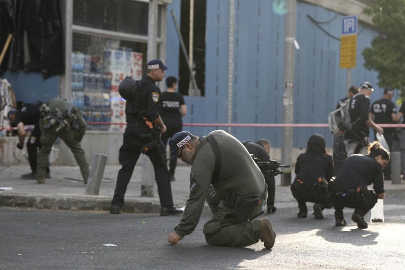 İsrail polisi, Tel Aviv'e düzenlenen saldırıdan etkilenen bölgede inceleme yapıyor