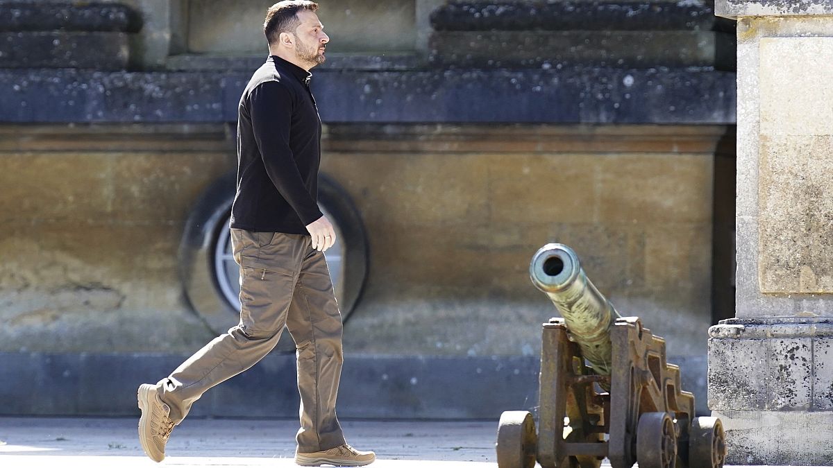 Presidente ucraniano visitou a sede do governo britânico esta sexta-feira