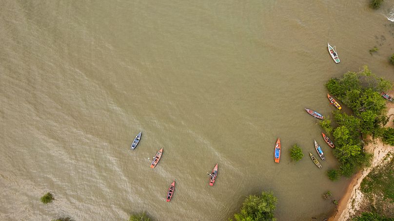 Canoës sur la rivière Tapajós à Belém