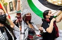Bella Hadid egy 2021-es New York-i palesztinpárti tüntetésen