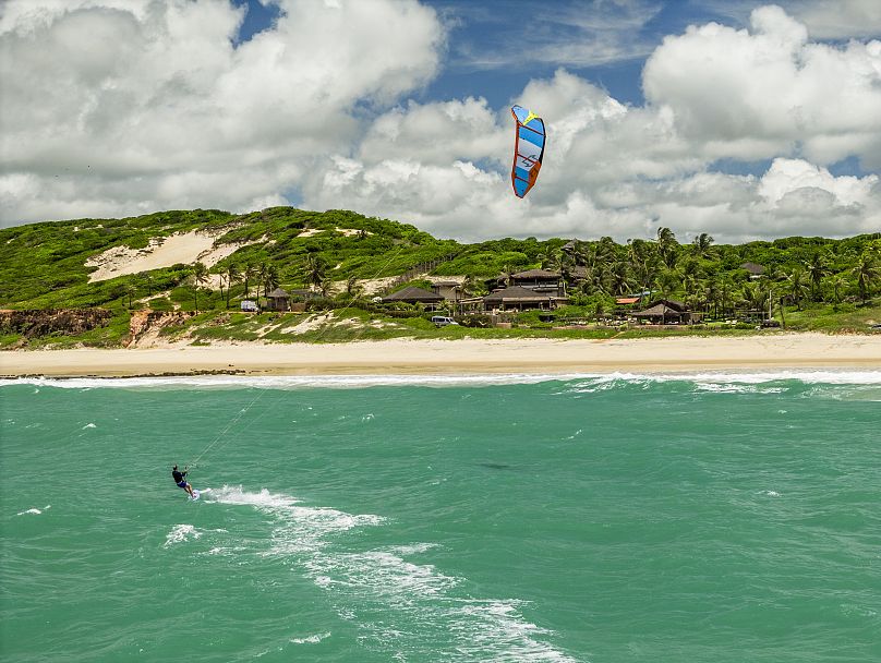 Kite surfing in Pipa