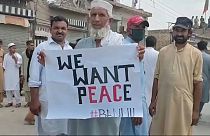 Göstericiler "Barış istiyoruz" dövizini taşıyor, 20 Temmuz 2024