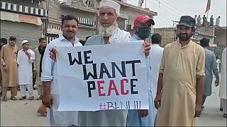 Göstericiler "Barış istiyoruz" dövizini taşıyor, 20 Temmuz 2024