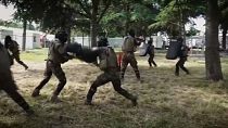 Soldados destinados en París participan en un entrenamiento de combate cuerpo a cuerpo, 19 de julio de 2024