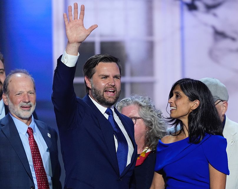JD Vance és felesége Usha Vance a republikánus konvención Milwaukee-ben, 2024. július 17-én