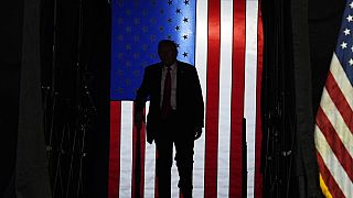 Candidato presidencial republicano, o ex-presidente Donald Trump, chega a um comício de campanha, sábado, 20 de julho de 2024, em Grand Rapids, Michigan.