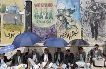 أنصار الحوثي يحضرون لمظاهرة مناهضة للولايات المتحدة في صنعاء، اليمن، الجمعة 12 يوليو، 2024. 