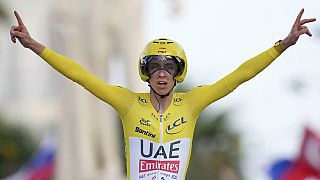 Tadej Pogacar a Tour de France utolsó szakaszának céljában, Nizzában 2024.07.21-én.