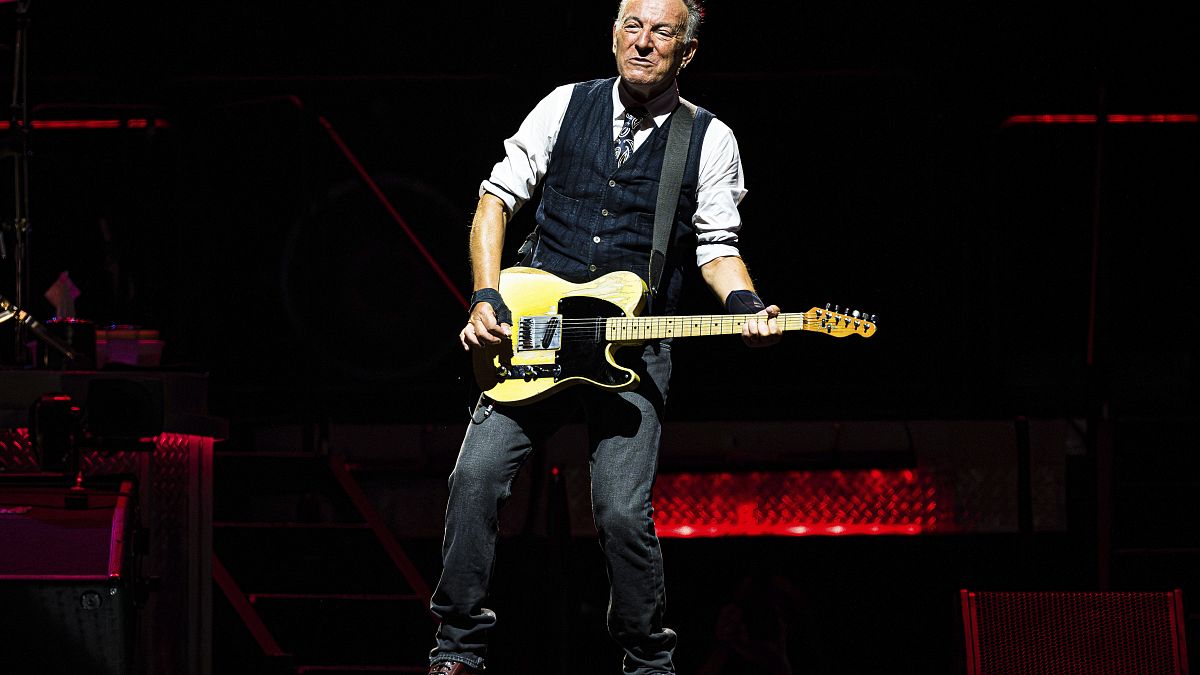 Bruce Springsteen & the E Street Band, Strawberry Arena'da sahne aldı, Stockholm, İsveç, 15 Haziran 2024. (Fotoğraf: AP)