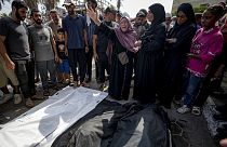 Палестинцы в секторе Газа оплакивают погибших