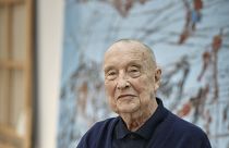Georg Baselitz büyük boyutlu ters portre ve manzara betimlemeleriyle tanınmaktadır.
