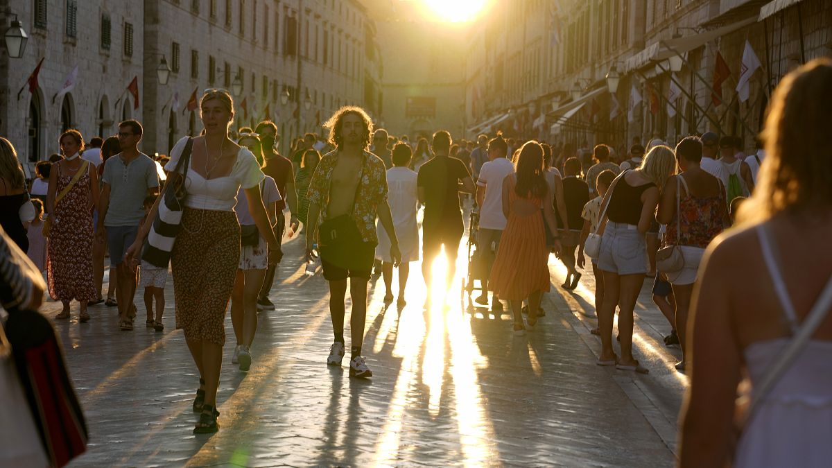 Turisták Dubrovnik belvárosában