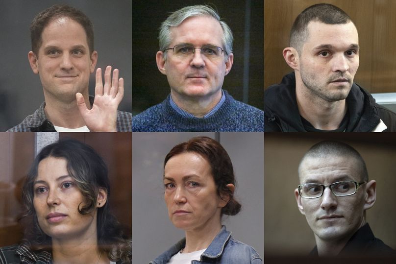 Cidadãos americanos sob custódia russa. Do topo, da esquerda para a direita: Evan Gershkovich, Paul Whelan, Gordon Black, Robert Romanov, Alsu Kurmasheva  e Ksenia Karelin