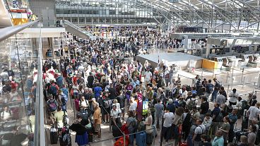 Пассажиры застряли в аэропорту Гамбурга в Германии