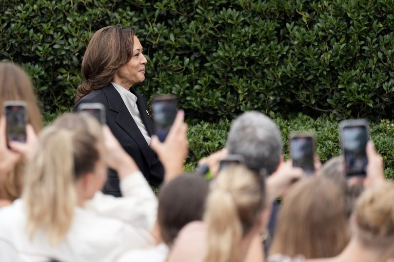 Kamala Harris durante el evento deportivo. 