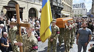 Funérailles d'Iryna Farion : des milliers de personnes ont rendu hommage à l'ex-députée ukrainienne. 