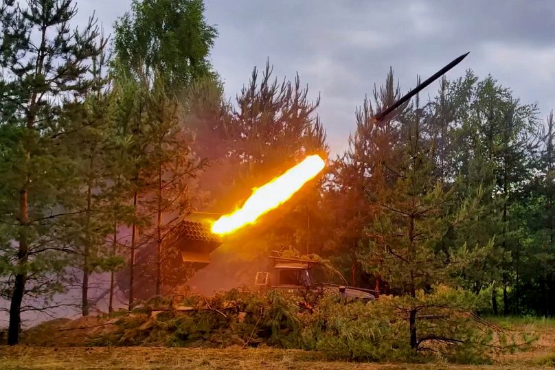 Rusya ile Ukrayna güçleri arasında özellikle Doğu Ukrayna bölgesinde sıcak çatışma devam ediyor.