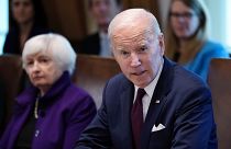 ABD Başkanı Joe Biden, 6 Haziran 2023 Salı günü Washington'da Beyaz Saray'da Hazine Bakanı Janet Yellen'ın da katıldığı bir kabine toplantısında konuşurken görüntüleniyor.