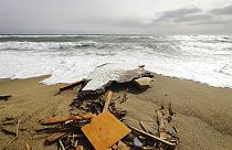 Los restos del barco que volcó frente a Steccato di Cutro, Calabria, el 26 de febrero de 2023. Murieron al menos 94 personas