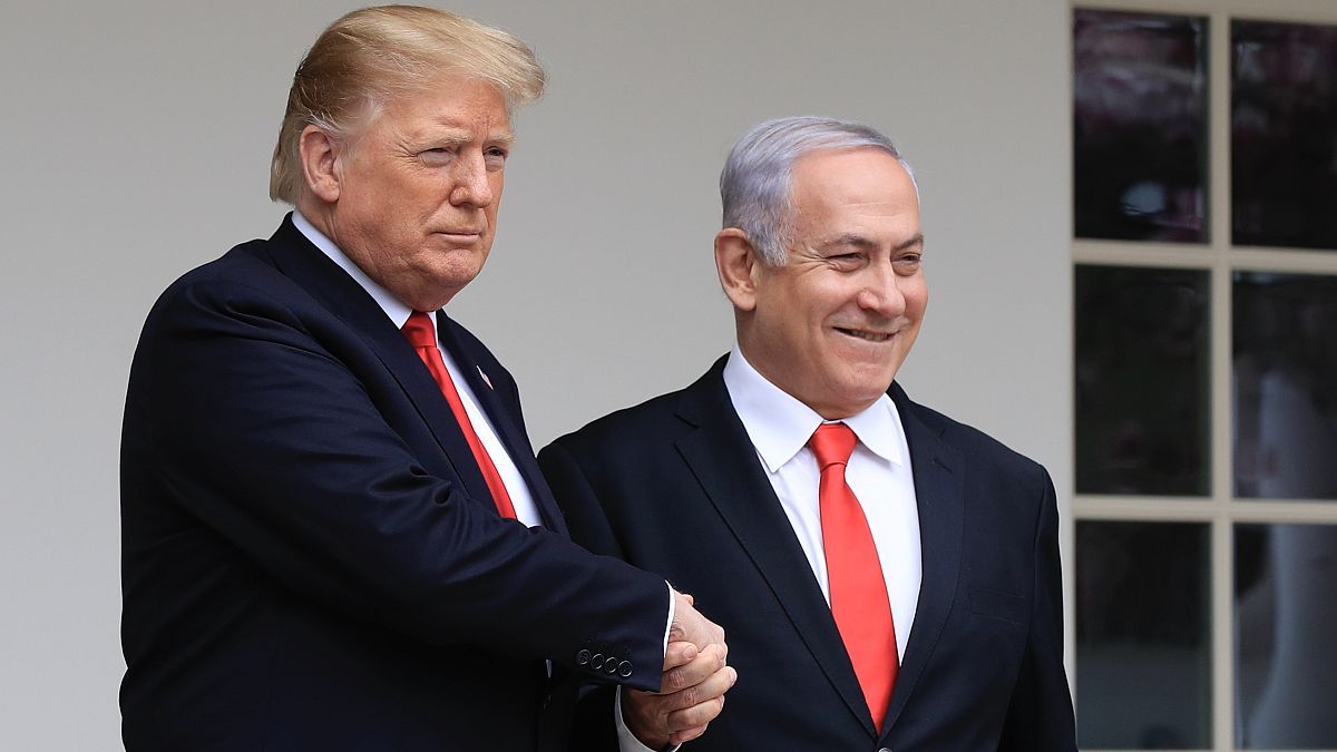 25 Mart 2019 tarihli bu dosya fotoğrafında Başkan Donald Trump, İsrail Başbakanı Binyamin Netanyahu'yu Washington'daki Beyaz Saray'da karşılarken görüntüleniyor.