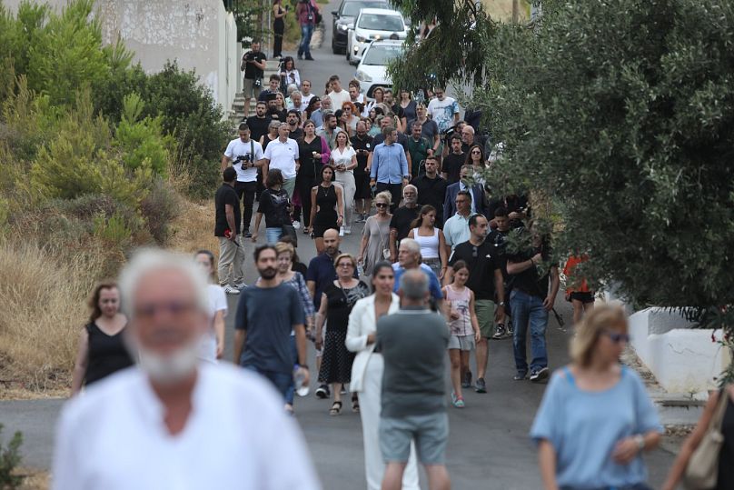 	Κάτοικοι των 5 περιοχών που επλήγησαν από τη φονική πυρκαγιά στις 23 Ιουλίου 2018, συμμετέχουν σε πορεία από το μνημείο θυμάτων στο Νέο Βουτζά μέχρι το ΝΑΟΜΑ (Ναυτικός Αθλητι