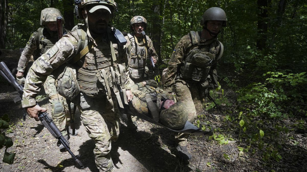 Soldati ucraini della 3a brigata della Spartan Task Force prendono parte ad esercitazioni tattiche in una località non rivelata nella regione di Kharkiv, Ucraina