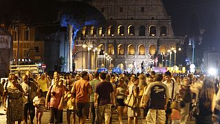 Das berühmteste Bauwerk der Stadt, das Kolosseum, kann nun auch in den kühleren Nachtstunden besucht werden. 