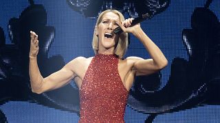 Será que Céline Dion vai cantar na cerimónia de abertura? Na foto: Céline Dion em palco em 2019, antes de cancelar os seus espectáculos, na sequência da sua luta contra uma doença neurológica rara