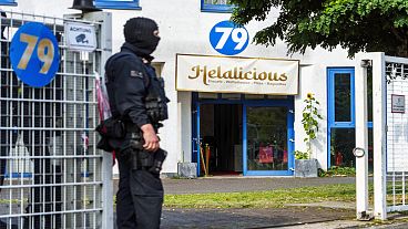 Polis güçleri 24 Temmuz 2024 Çarşamba günü Almanya'nın Frankfurt kentindeki "İslam Kültür Merkezi "nde konuşlandırıldı. 