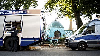 Agentes da polícia no Centro Islâmico de Hamburgo 