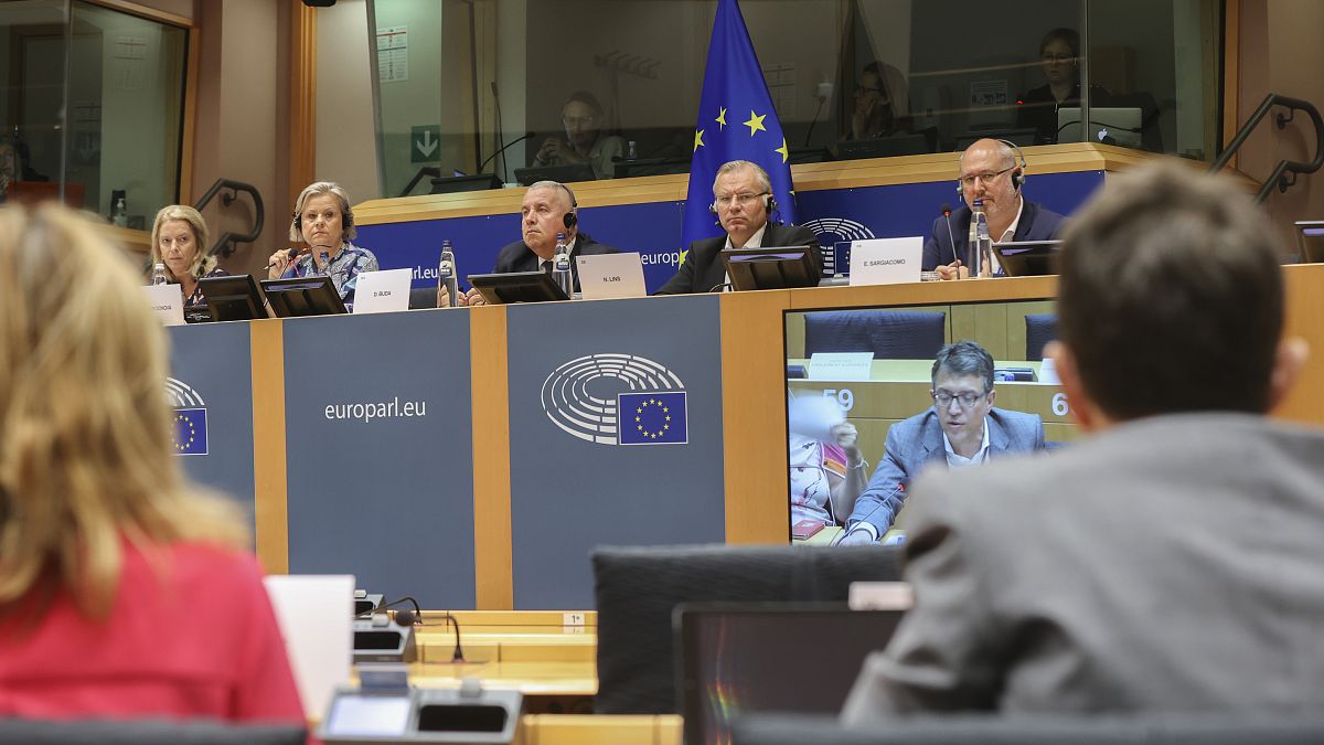 Вдига се завесата пред най-дясната комисия по земеделие в Европейския парламент