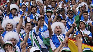 I tifosi dell'Uzbekistan durante la partita di calcio maschile contro la Spagna