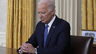 Le président Joe Biden fait une pause avant de s'adresser à la nation depuis le bureau ovale de la Maison Blanche à Washington, le mercredi 24 juillet 2024.