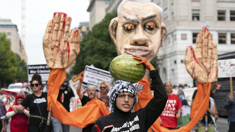 متظاهرون يحتجون على زيارة رئيس الوزراء الإسرائيلي بنيامين نتنياهو إلى البيت الأبيض خلال مسيرة حاشدة، الخميس 25 يوليو 2024، في واشنطن.