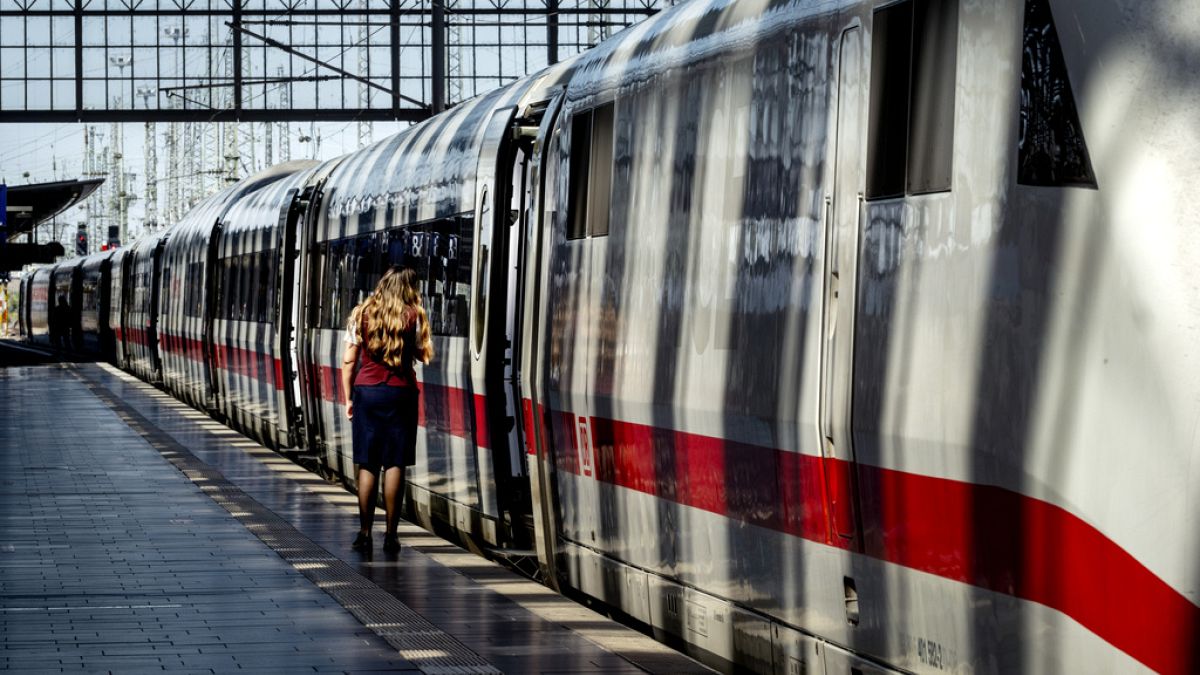 Die Deutsche Bahn will nach massiven Verlusten Tausende Stellen abbauen