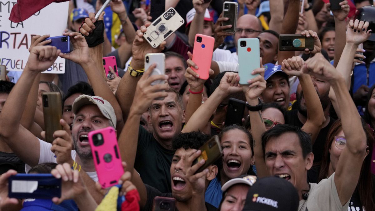 Supporters of opposition's presidential candidate Edmundo Gonzalez cheer during his closing election campaign rally in Caracas, Venezuela, Thursday, July 25, 2024. The preside