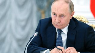 الرئيس الروسي فلاديمير بوتين يتحدث في اجتماع مع مسؤولي التنمية الاقتصادية في الكرملين في موسكو، روسيا، الأربعاء، 24 يوليو 2024.