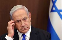 O primeiro-ministro israelita, Benjamin Netanyahu, participa na reunião semanal do Conselho de Ministros no gabinete do primeiro-ministro em Jerusalém, domingo, 25 de junho de 2023.