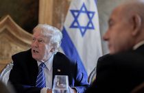 Le candidat républicain à la présidence, l'ancien président Donald Trump, rencontre le Premier ministre israélien Benjamin Netanyahu dans sa propriété de Mar-a-Lago, le 26 juillet 2024.