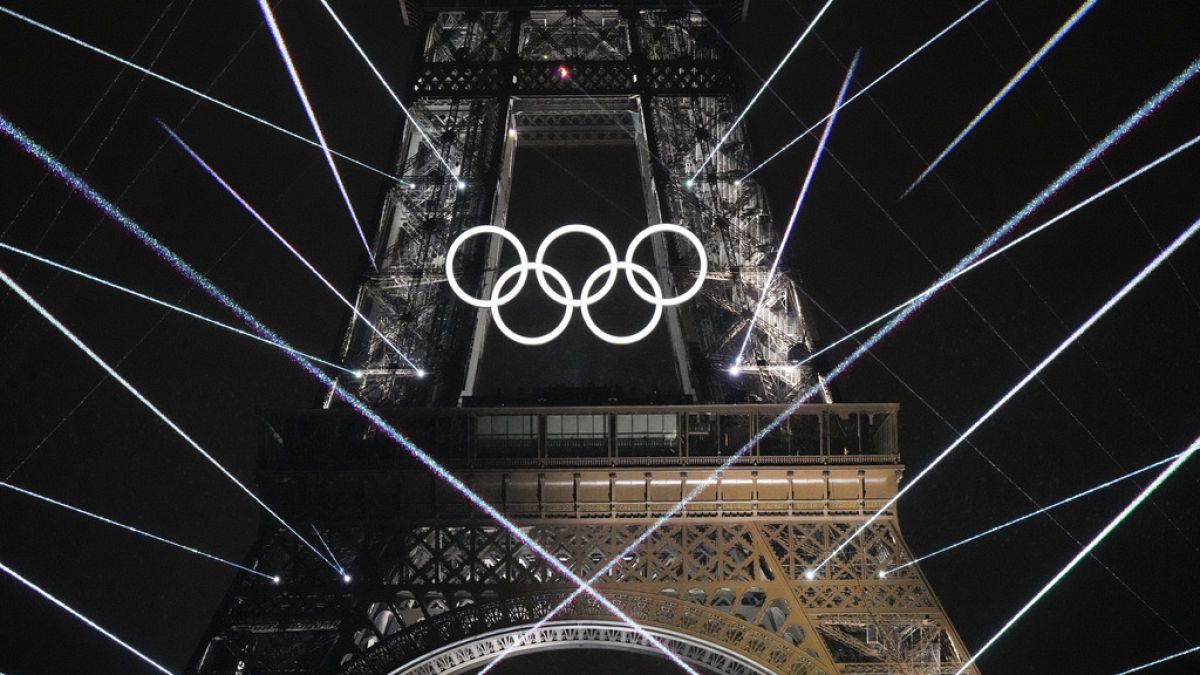 Parte da cerimónia foi realizada junto à Torre Eiffel