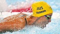 Emma McKeon, Nanterre'deki Kadınlar 100 Metre Kelebek Stili mücadelesinde Avustralya için yüzüyor, 27 Temmuz 2024
