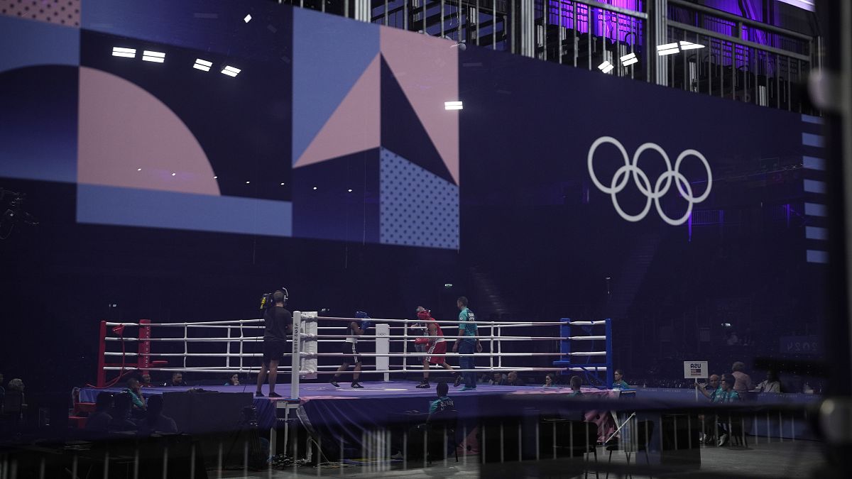 Boksörler, Fransa'nın başkenti Paris'te düzenlenen 2024 Yaz Olimpiyatları'ndaki boks etkinliği öncesinde provalar sırasında ringde görüntülendi, 25 Temmuz 2024.