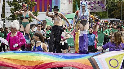 Participantes en el desfile de Christopher Street Day en Berlín, 27 de julio de 2024